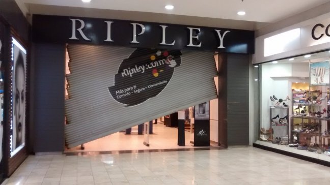 Delincuentes robaron tienda de Mall Plaza Vespucio de La Florida