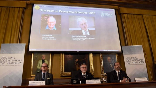 El estadounidense Oliver Hart y el finlandés Bengt Holmström ganaron Nobel de Economía