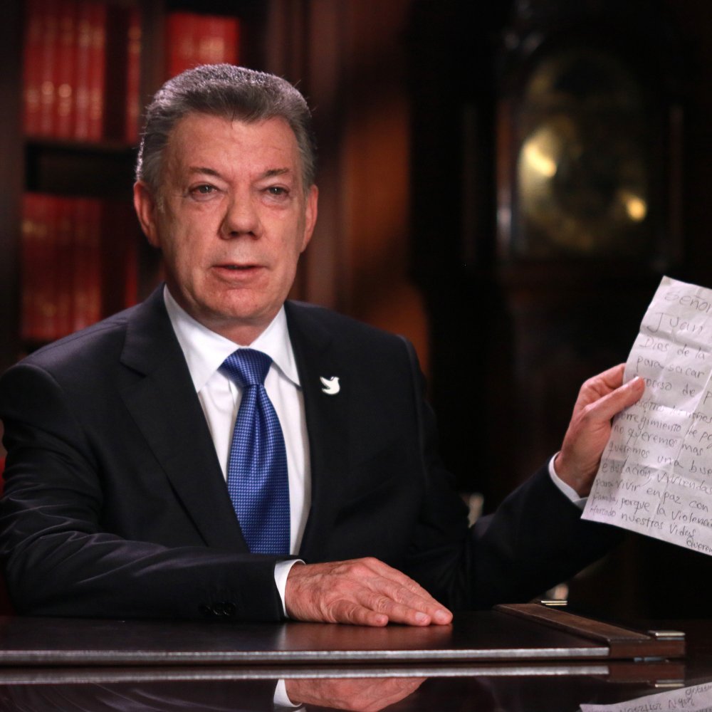 Santos dice que avanzar en diálogo con ELN hará que paz sea 