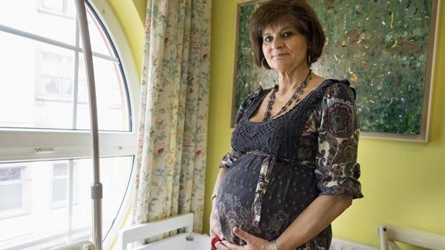 Mujer de 62 años dio a luz a una niña en España