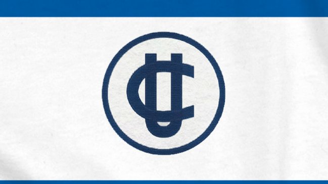 Hinchas de Universidad Católica eligieron insignia para indumentaria conmemorativa