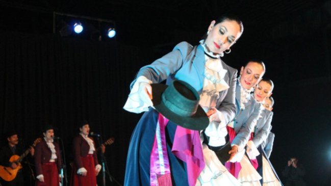 Bafona llega a la Región de Aysén con homenaje a Violeta Parra