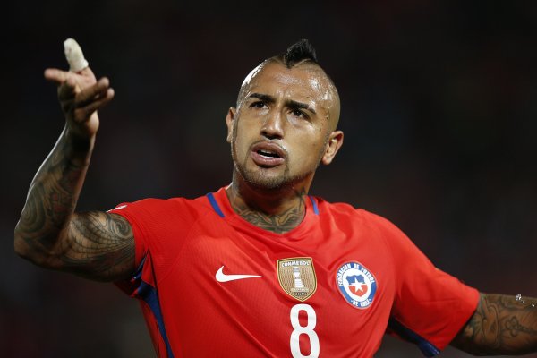 Arturo Vidal formó parte del 11 ideal de France Football de las Clasificatorias en octubre