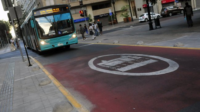 Unos 2.000 partes diarios se cursan por usar vías exclusivas de Transantiago