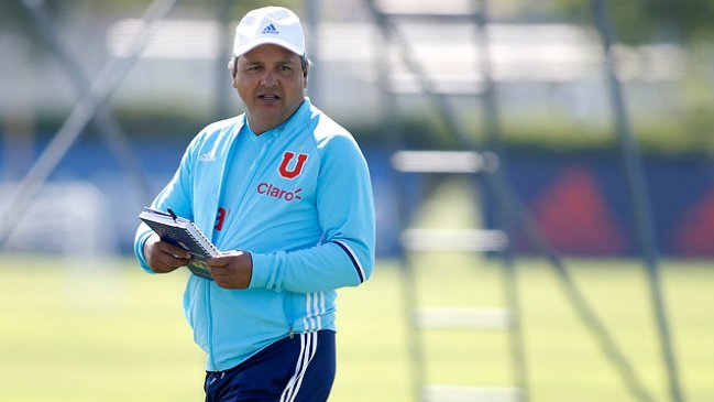 Castañeda por cambios en el once titular: Las decisiones las tomamos nosotros