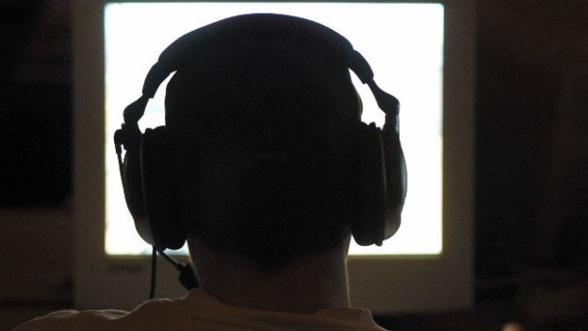 Adolescente falleció ahorcado en un juego por Internet ante sus amigos