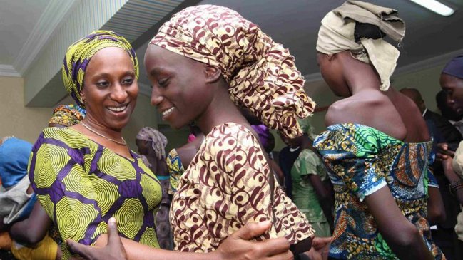 Niñas liberadas por Boko Haram se reunieron con sus familias