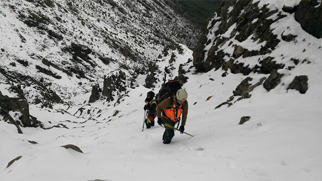 Denuncian extravío de dos jóvenes que participaron en una corrida andinista