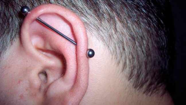 Joven de 14 años murió por una infección tras colocarse un piercing