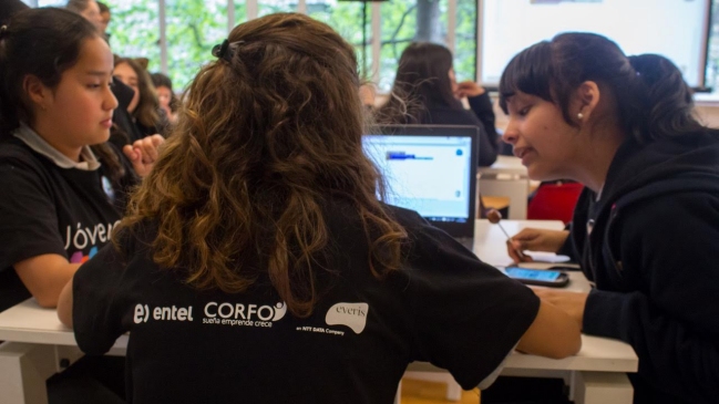 Encuentro busca acercar a las mujeres a la programación y la tecnología