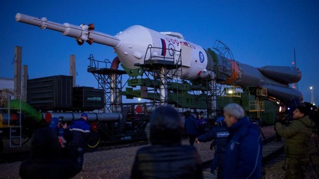  Cosmonautas rusos cultivarán pimientos en EEI  