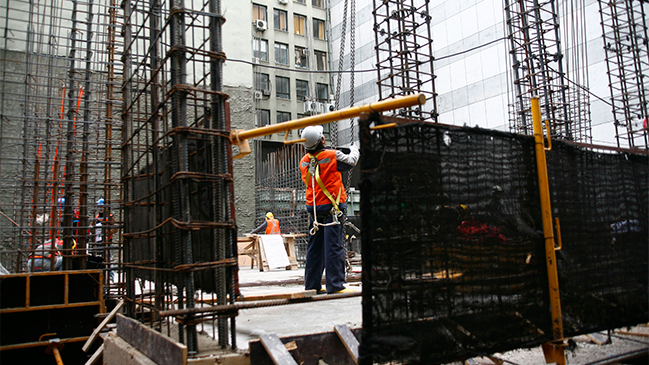 Uno de cada dos chilenos está disconforme con su trabajo