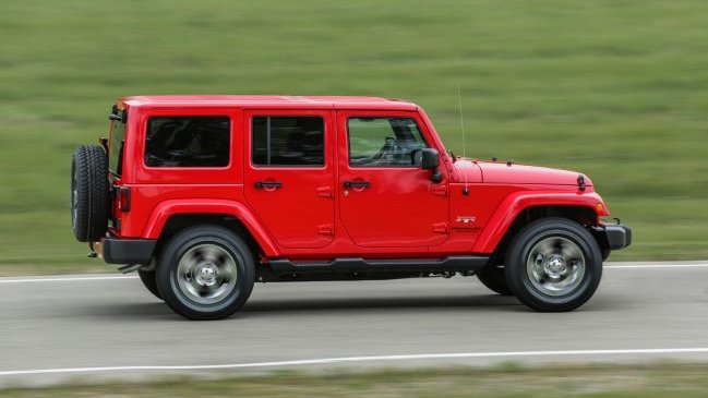  Llaman a revisión a Jeep Wrangler por defecto en airbag  