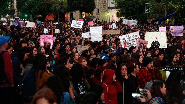 Más de 50 mil personas repletaron la Alameda en marcha por #NiUnaMenos
