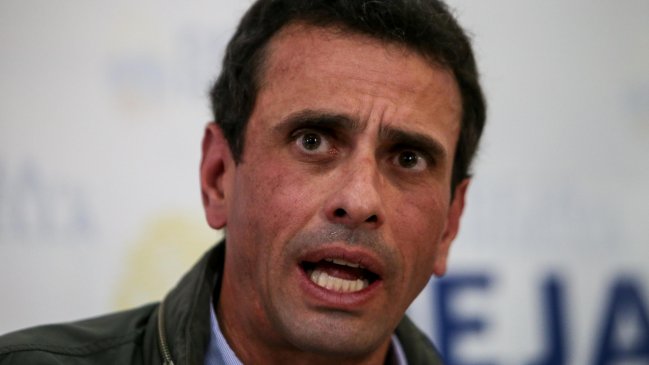 Tribunal venezolano decretó prohibición de salida del país de Capriles y siete opositores