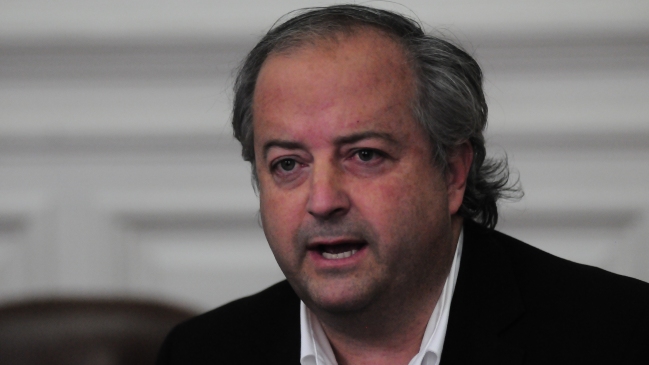 Diputado Monckeberg insistió en acusación contra ministro Campos y exigió su renuncia