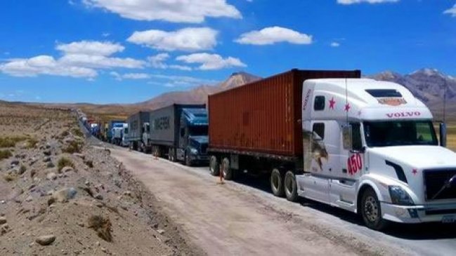 Morales denunció bloqueo a transportistas bolivianos en la frontera chilena
