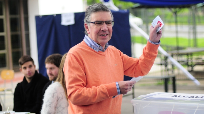 Lavín adelanta las presidenciales: Hoy el voto 