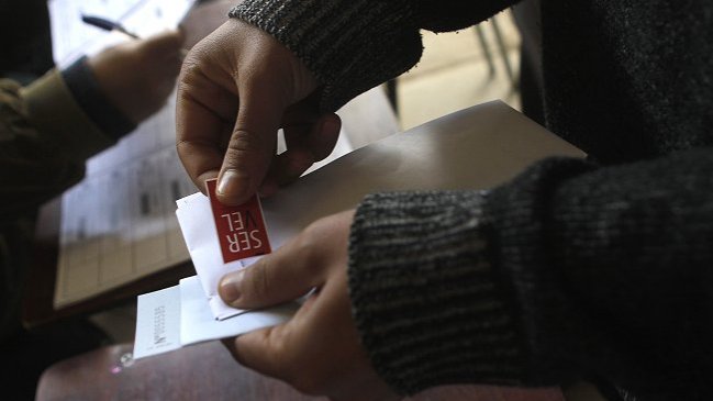 Valparaíso: Presidenta de mesa llegó borracha al local