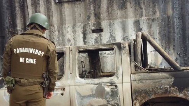 Tirúa: Encapuchados incendiaron camión de empresa forestal