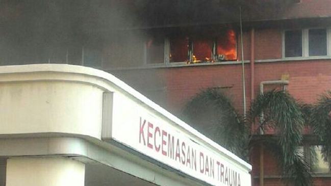 Al menos seis pacientes muertos y 200 evacuados en incendio en hospital malasio