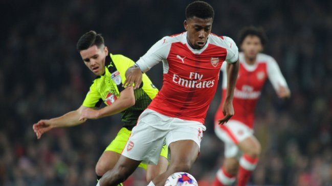 Arsenal superó sin complicaciones a Reading y avanzó a cuartos de la Copa de la Liga