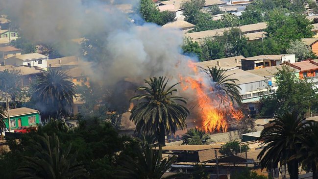 Alerta roja por incendio forestal en Vallenar