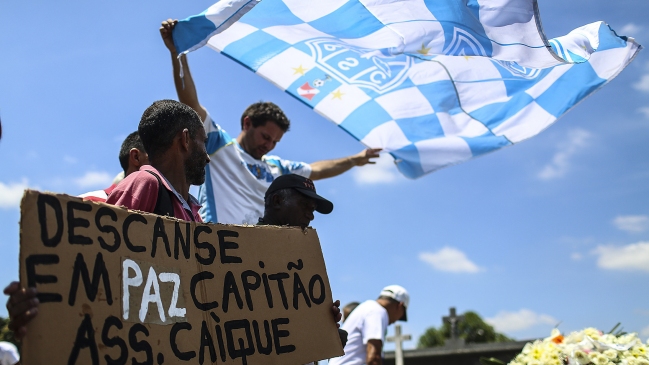Carlos Alberto tuvo masivo homenaje en su funeral