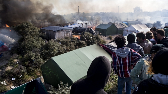 Francia dio por evacuado el campamento de inmigrantes de Calais