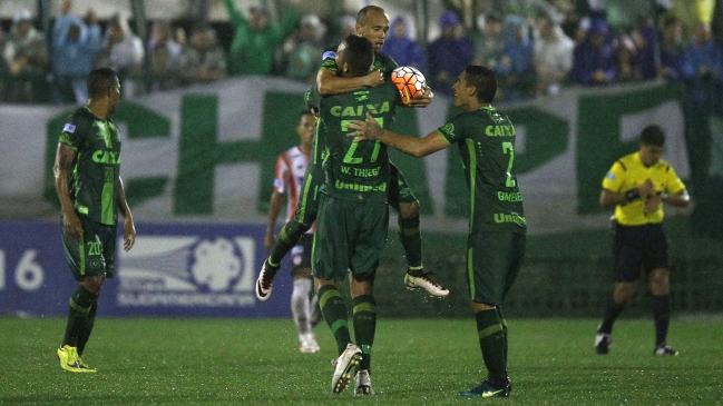 Chapecoense eliminó de Copa Sudamericana a Junior de Sebastián Toro