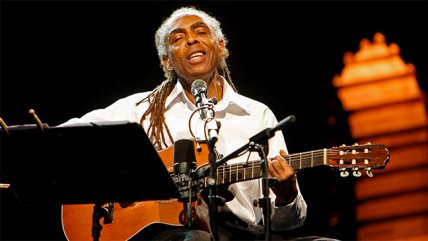  Fans apoyan a Gilberto Gil en el hospital  