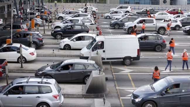 Cerca de 500 mil vehículos se toman las carreteras este fin de semana largo