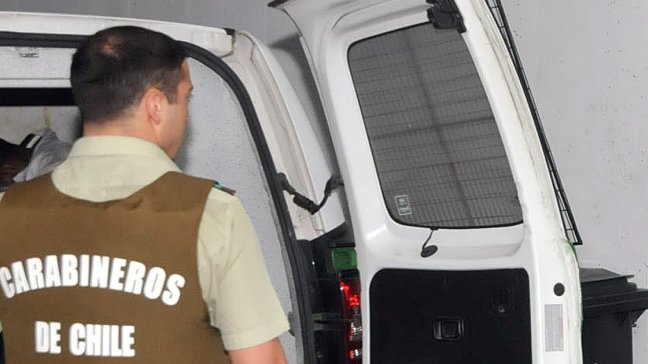 Concepción: Delincuente esposado escapó de un vehículo policial