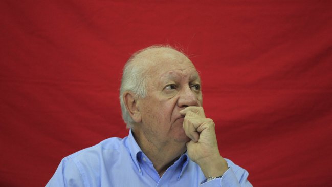 Jefe de bancada PS: Con la salida de Isabel Allende crece la figura de Ricardo Lagos
