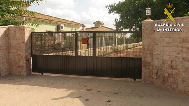 Dos adolescentes estuvieron siete años cautivos en su casa en España