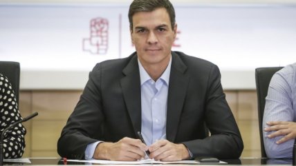 Ex líder del PSOE prefirió renunciar a su cargo de diputado que darle voto a Rajoy
