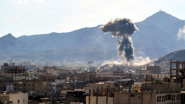 Bombardeo de la coalición árabe contra cárcel de Yemen dejó 60 muertos