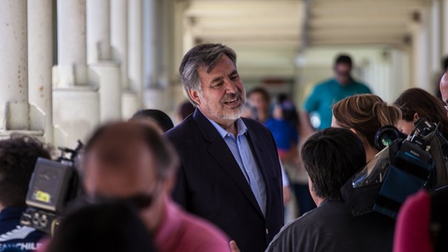 Analistas y políticos explican el alza de Alejandro Guillier tras las municipales