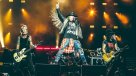 Regalo para sus fans: Guns N\' Roses dejó escondidas uñetas en una plaza de la capital