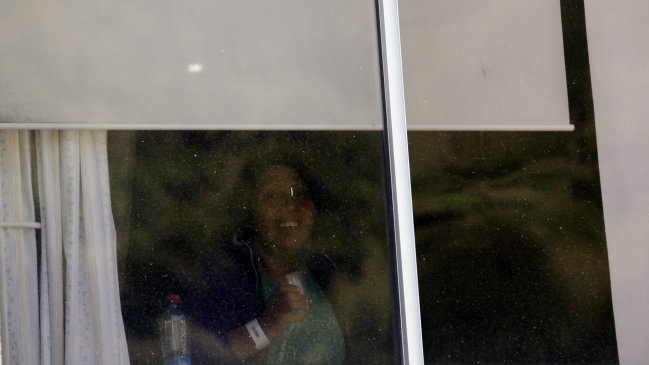 Hija de comunera mapuche que dio a luz engrillada fue dada de alta