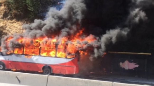 Viña del Mar: Autobús se incendió con pasajeros en su interior
