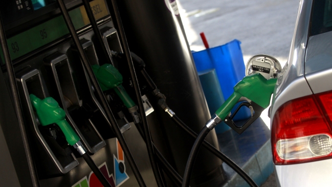 Bencinas tendrán variaciones mixtas de precios este jueves