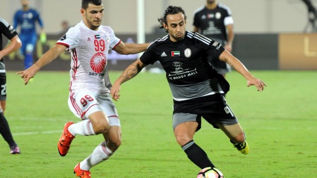 Jorge Valdivia participó en el festín de Al-Wahda en su visita a Al Sharjah