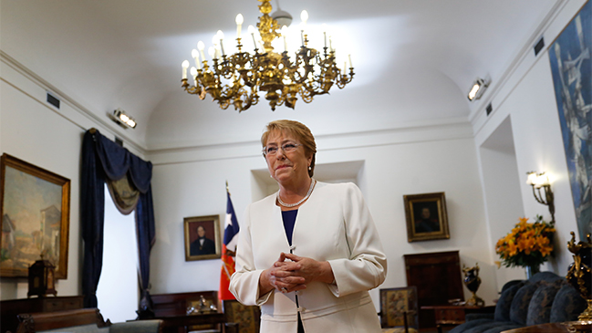 Adimark: Presidenta Bachelet registra leve alza en octubre
