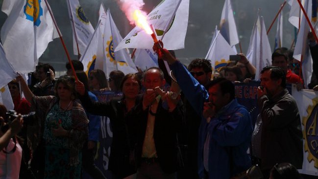 Trabajadores del sector público realizarán marcha tras rechazo a reajuste