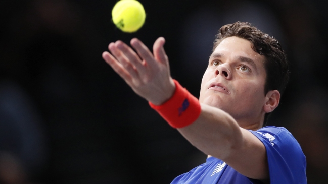 Milos Raonic batió en tres sets a Pablo Cuevas en París-Bercy