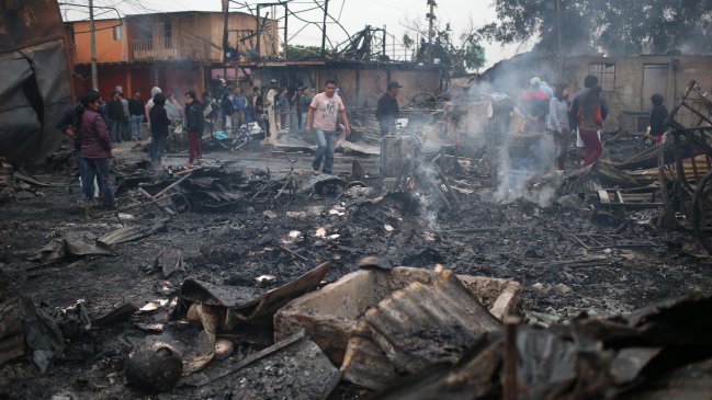 Incendio consumió cerca de 300 casas en Lima: Hay más de 2.000 damnificados