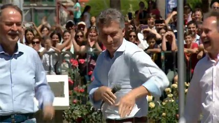   Macri cantó y bailó cumbia en la 