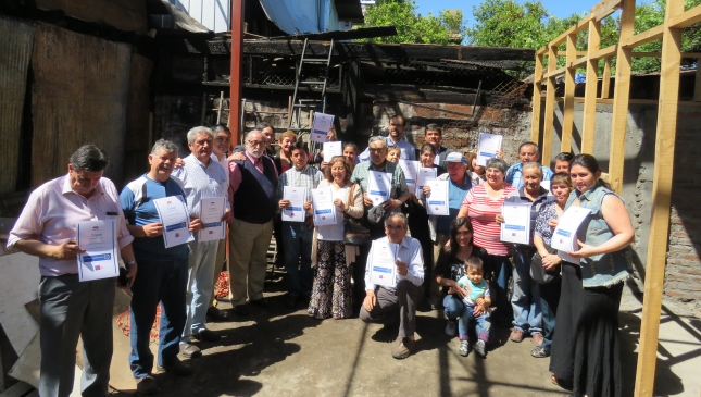 Locatarios afectados por incendio del Mercado Persa de Talca recibieron subsidios