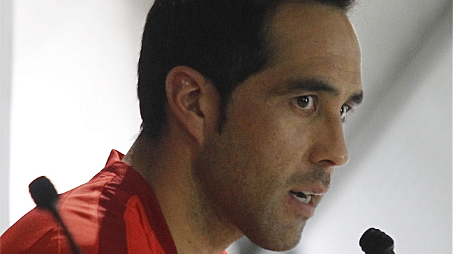 Claudio Bravo: Nos preocupamos de retomar el nivel y tenemos la misión de clasificar al Mundial